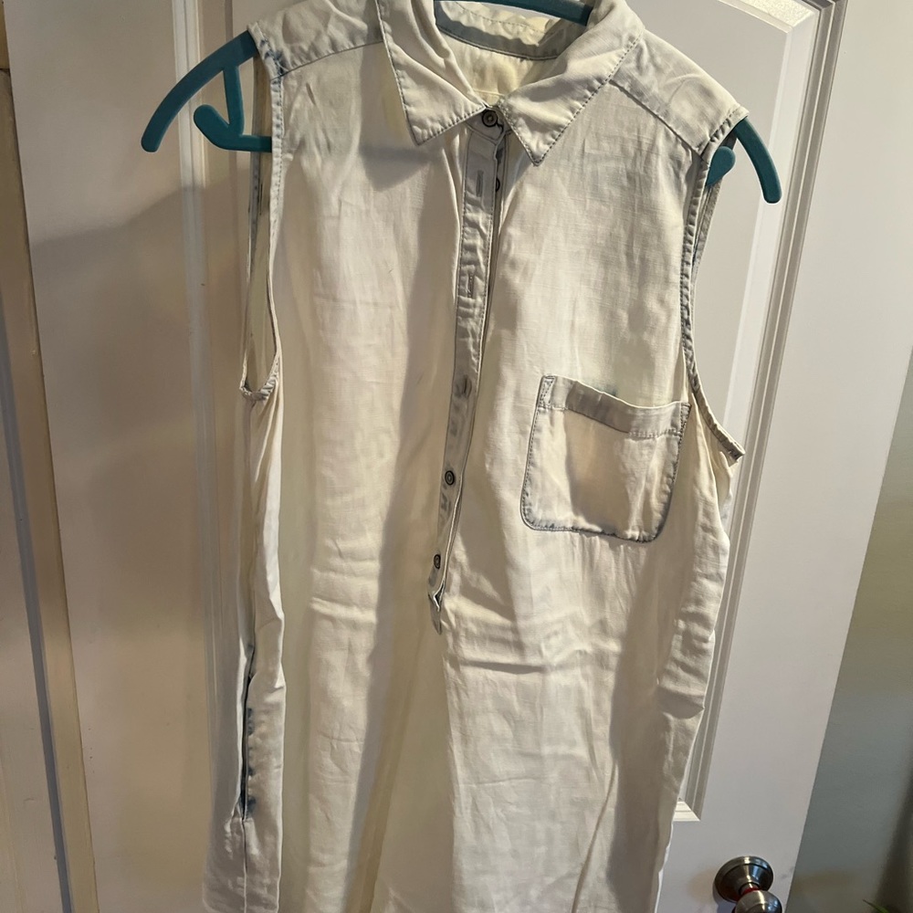 Sleeveless chambray dress. Light denim blue. Size large.